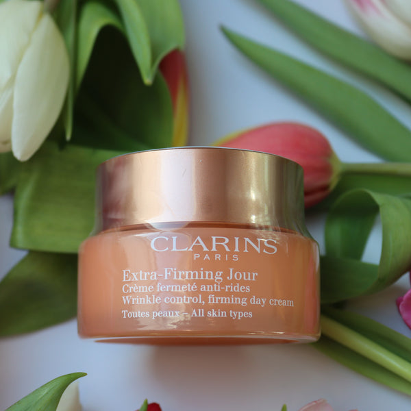 Clarins Extra-Firming Jour Toutes Peaux – Erdbeer-Tagescreme für das Gesicht bei dunkler Haut – 50ml